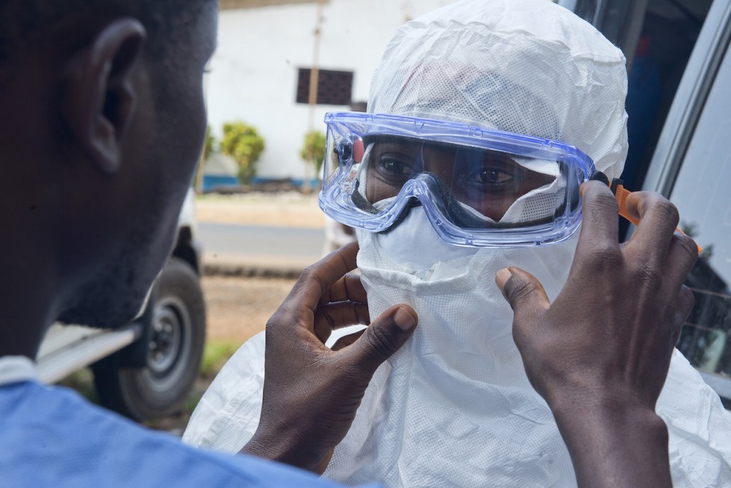 Contre Ebola, une touche d’humanité