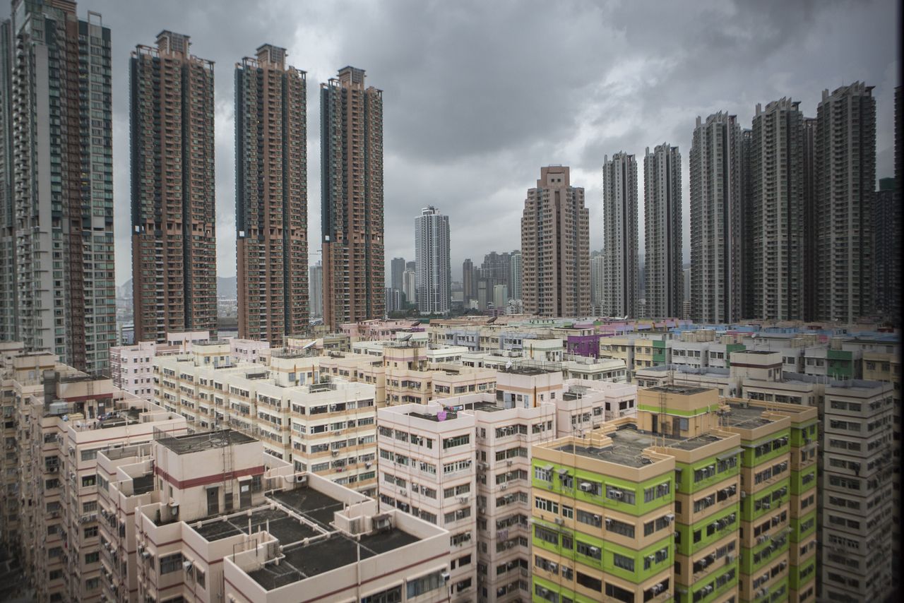 Mientras la urbanización contribuye al calentamiento y pone en peligro a las personas más vulnerables, ¿qué se hace  en ciudades como Hong Kong para contrarrestar los efectos del cambio climático?