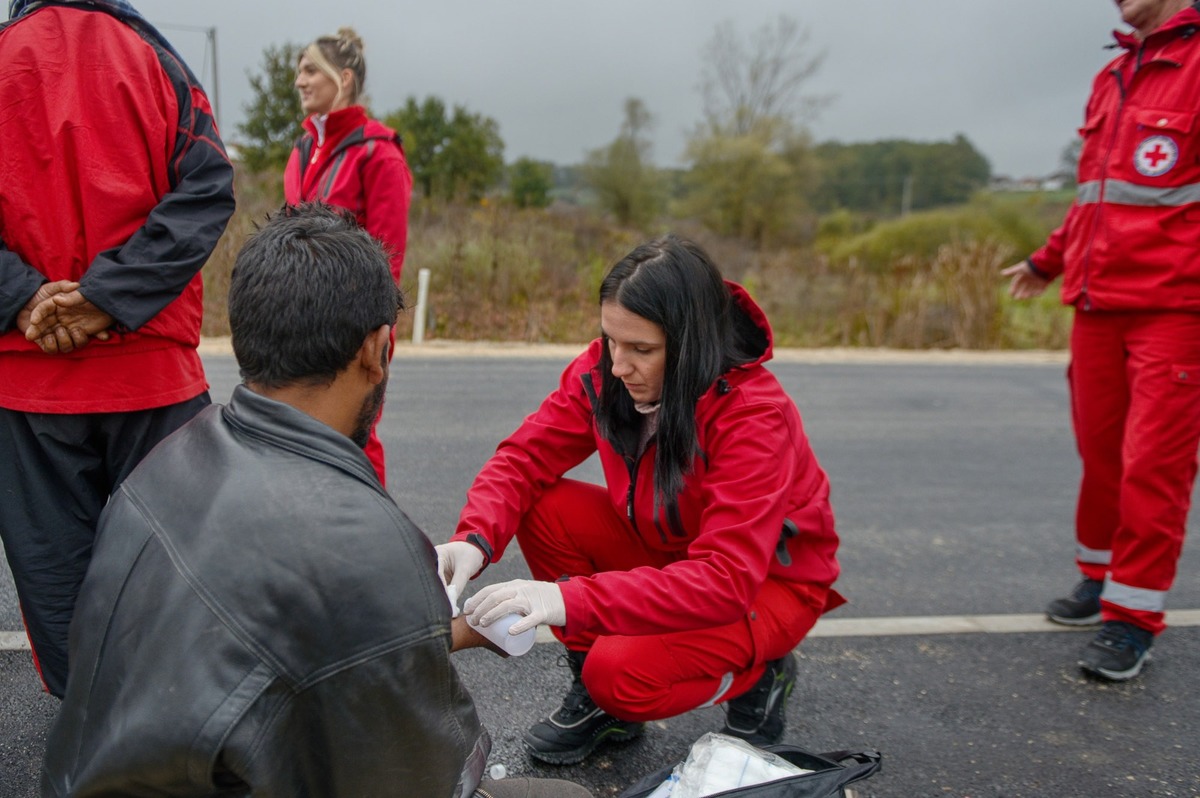 À l’heure où les migrations sont perçues de plus en plus comme une question de sécurité plutôt que comme un impératif humanitaire, les migrants, mais aussi les personnes qui tentent de les aider, sont considérés comme des criminels.