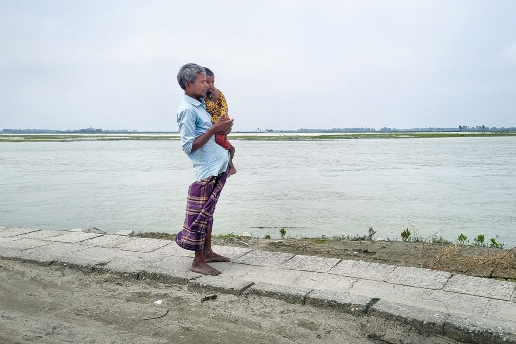 À Rangpur (Bangladesh), le risque d’inondation est une menace constante pour les communautés locales qui vivent d’une activité de pêche artisanale. Ici, les habitants s’emploient encore à reconstituer leurs moyens de subsistance après la dévastation causée par la mousson de 2019.