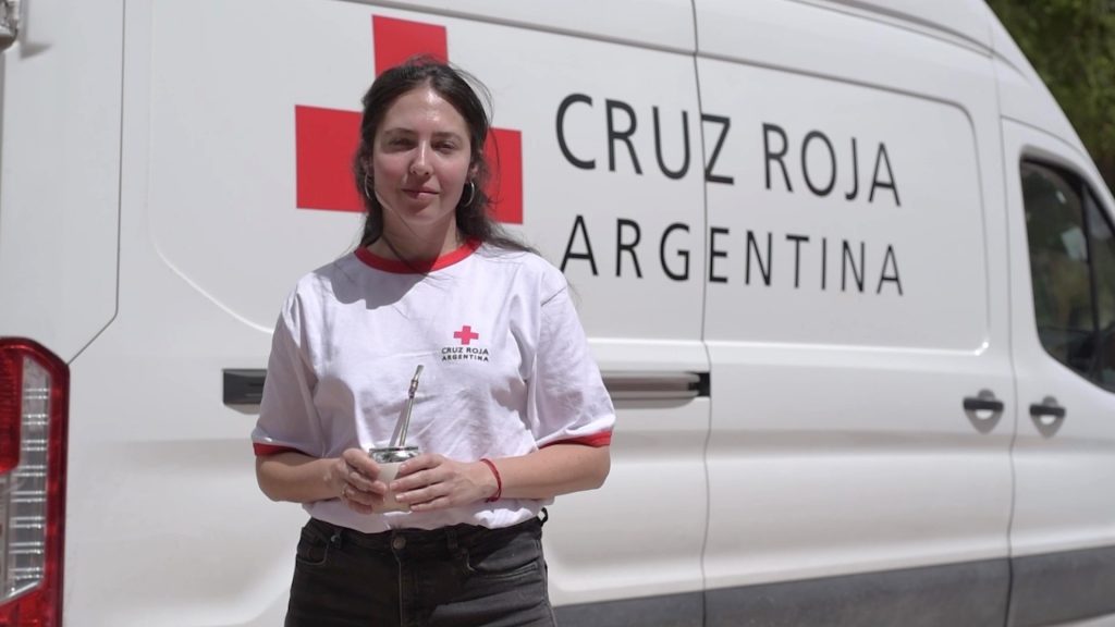 En Argentina, los puntos móviles de servicios humanitarios no sólo aportan servicios críticos como primeros auxilios, agua, alimentos y ropa de abrigo. Aportan una sensación de seguridad y confianza, que son fundamentales para ayudar a las personas que se desplazan.